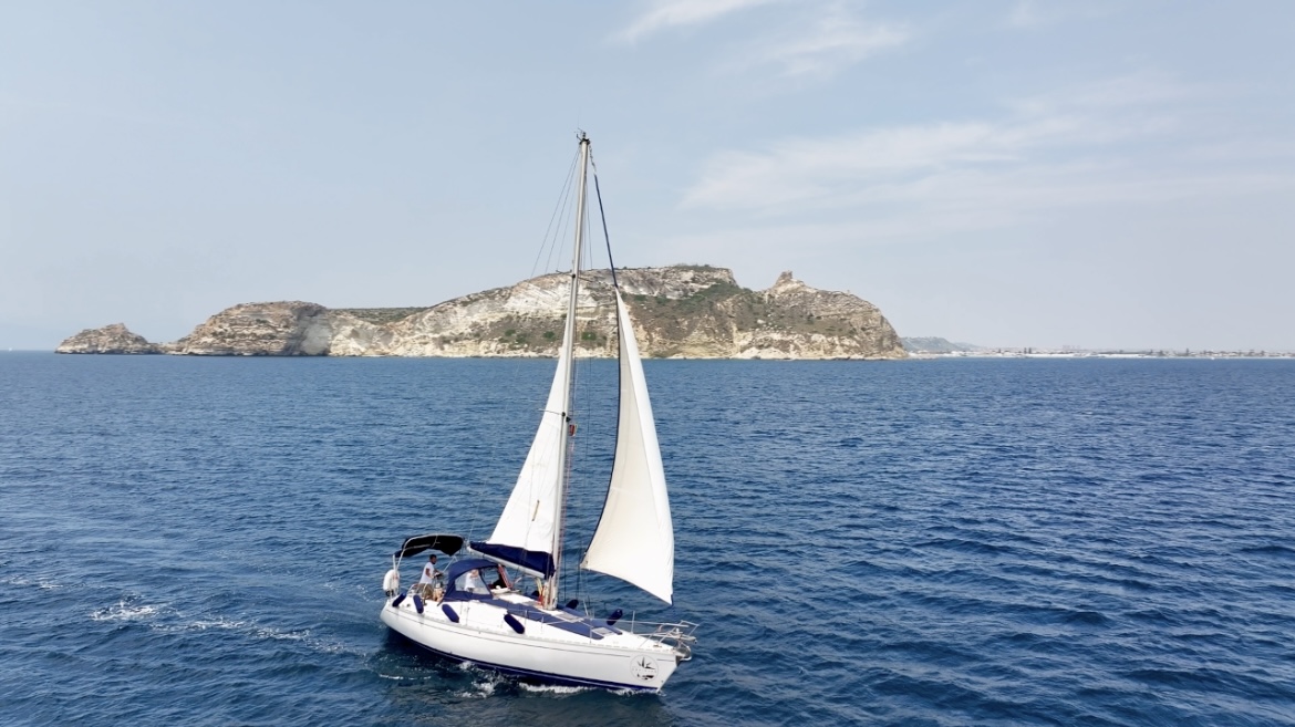 Obsidian Sailing Charter: il richiamo del mare incontra la Grande Jatte